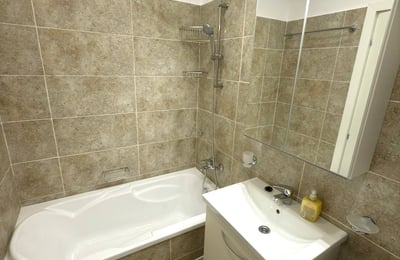 Miete einer neuen und gemütlichen 2-Zimmer-Wohnung mit Balkon, 6. Bezirk, Bukarest, Rumänien